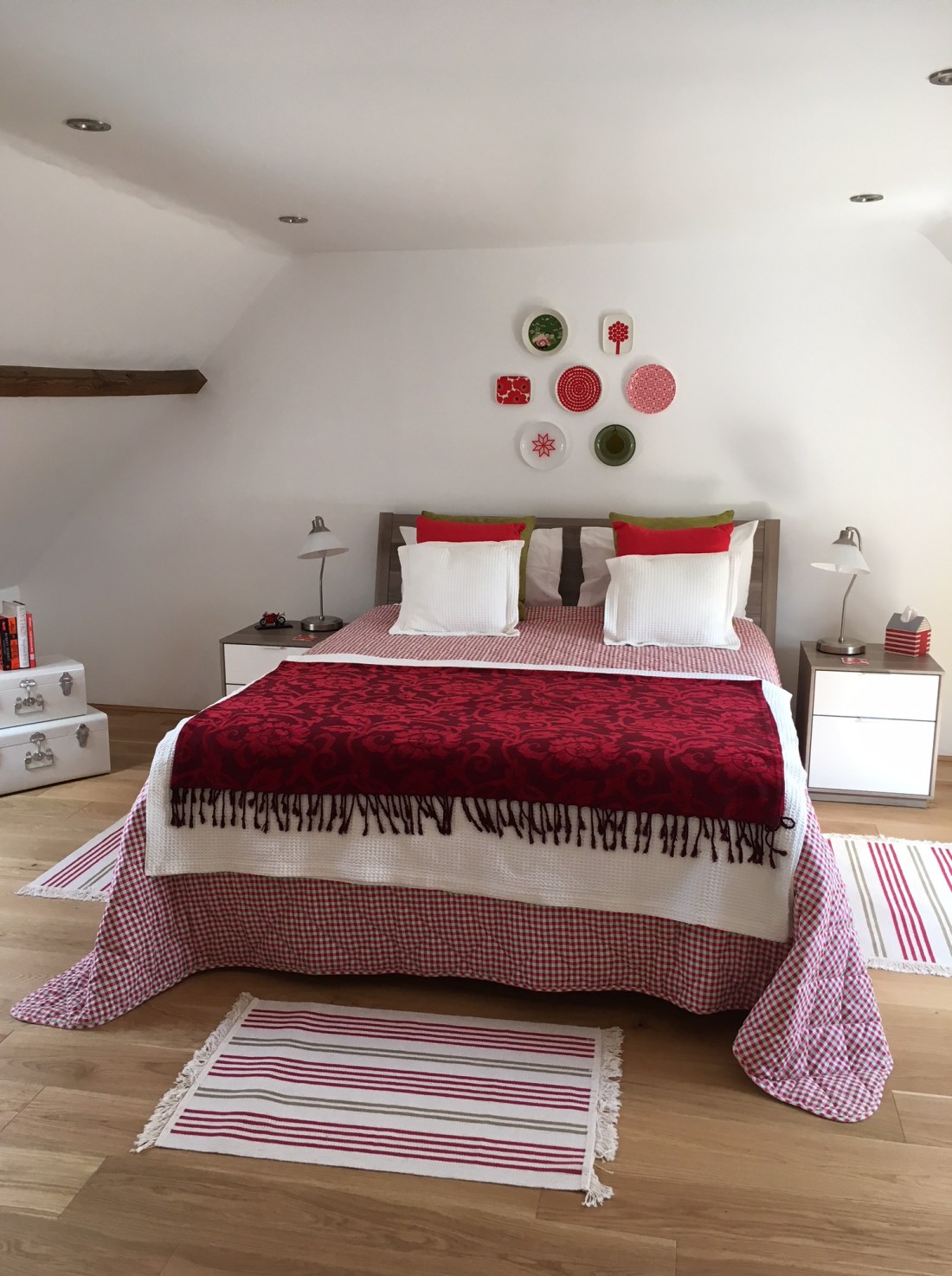 Barn Red bedroom plates