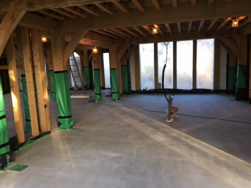 Int. 4 Dec kitchen screed.JPG