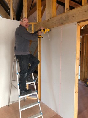 Inside 11.02 Phil the gun